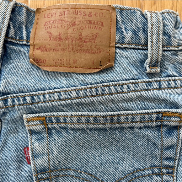 Vintage Levi’s 550 Relaxed Fit Tapered Leg USA 100% Cotton Blue Lt Wash 6 or 26 - Picture 9 of 10